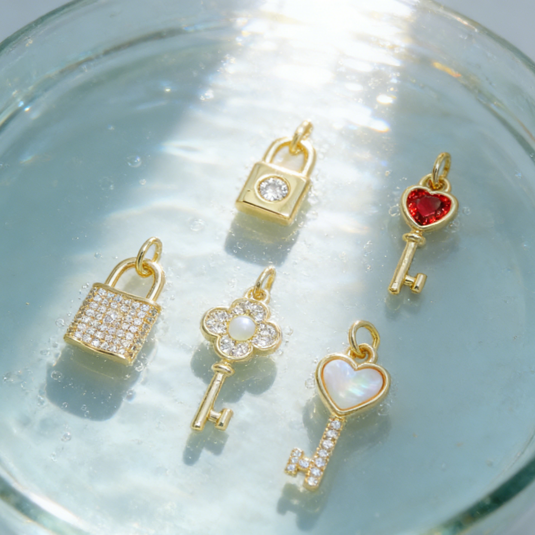 4Pcs Pendants Sparkling Heart  - Vintage Fashion Jewelry Necklaces avaliação e preço