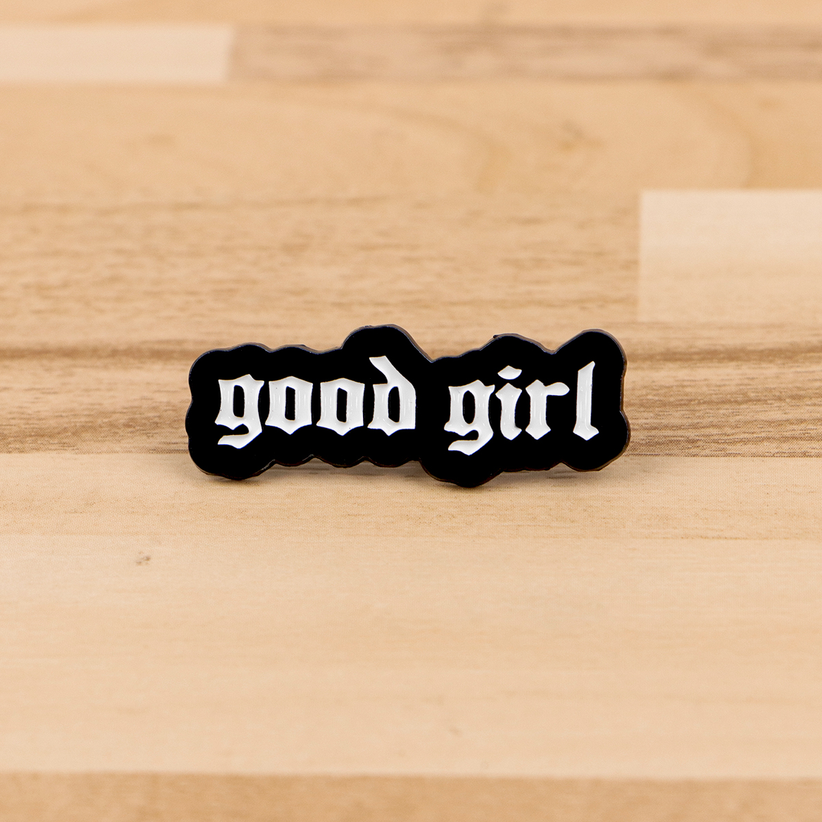 “Good Girl” Quotes Enamel Pin  - Vintage Fashion Quotes avaliação e preço