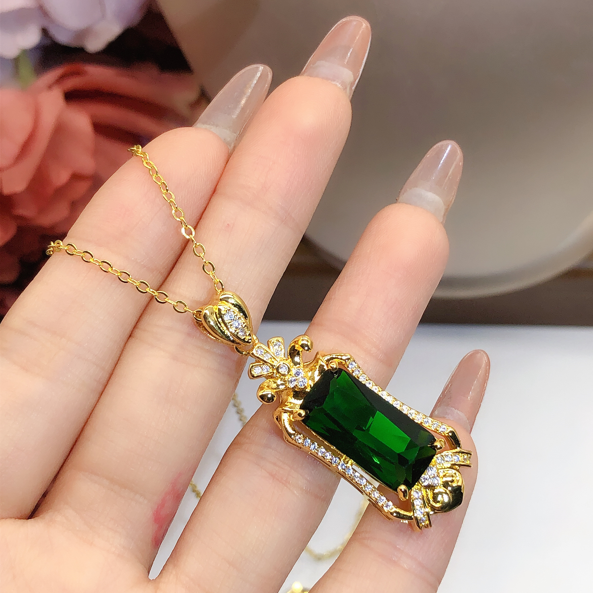  Micro-Set Green Tourmaline Pe - Vintage Fashion Jewelry Necklaces avaliação e preço