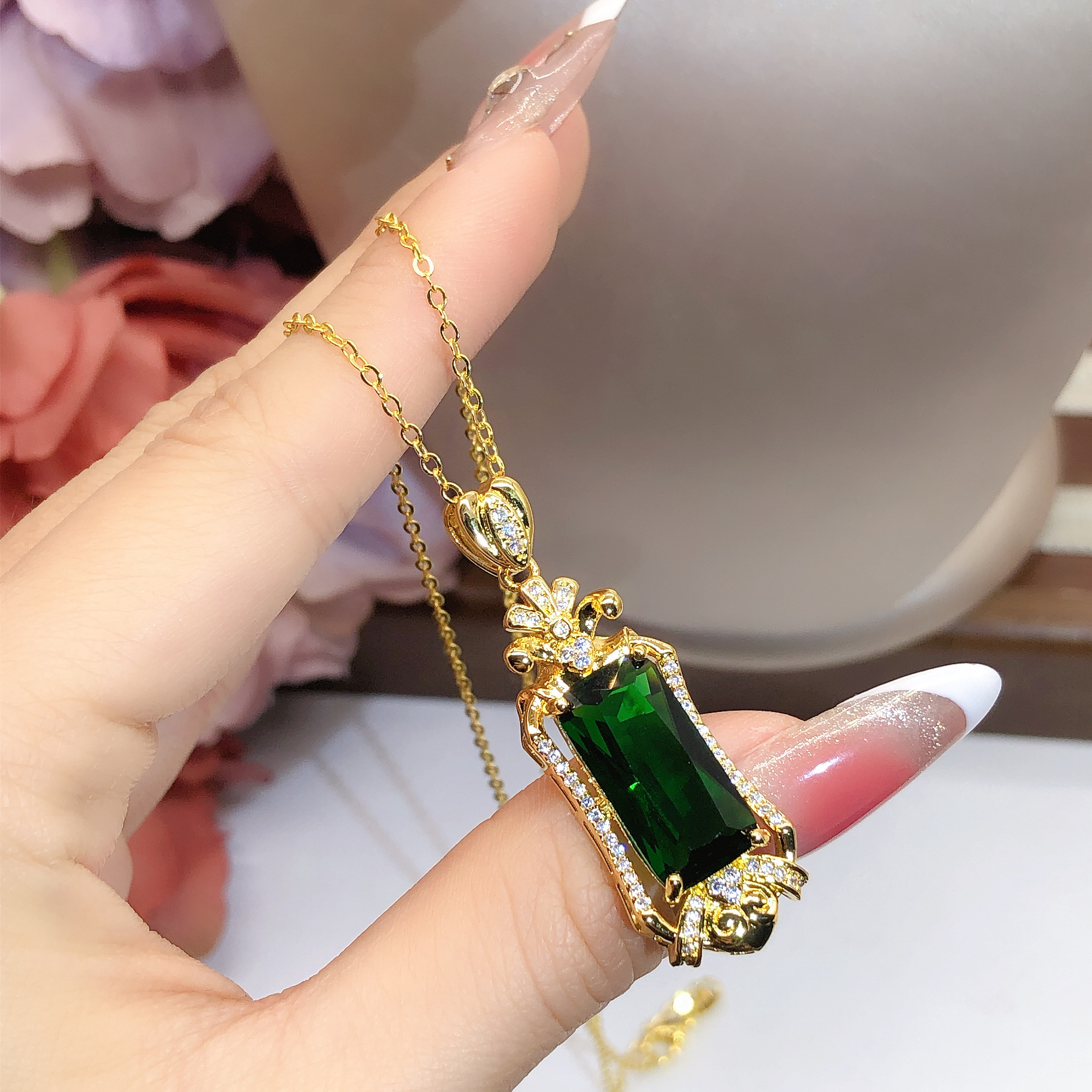  Micro-Set Green Tourmaline Pe - Vintage Fashion Jewelry Necklaces avaliação e preço