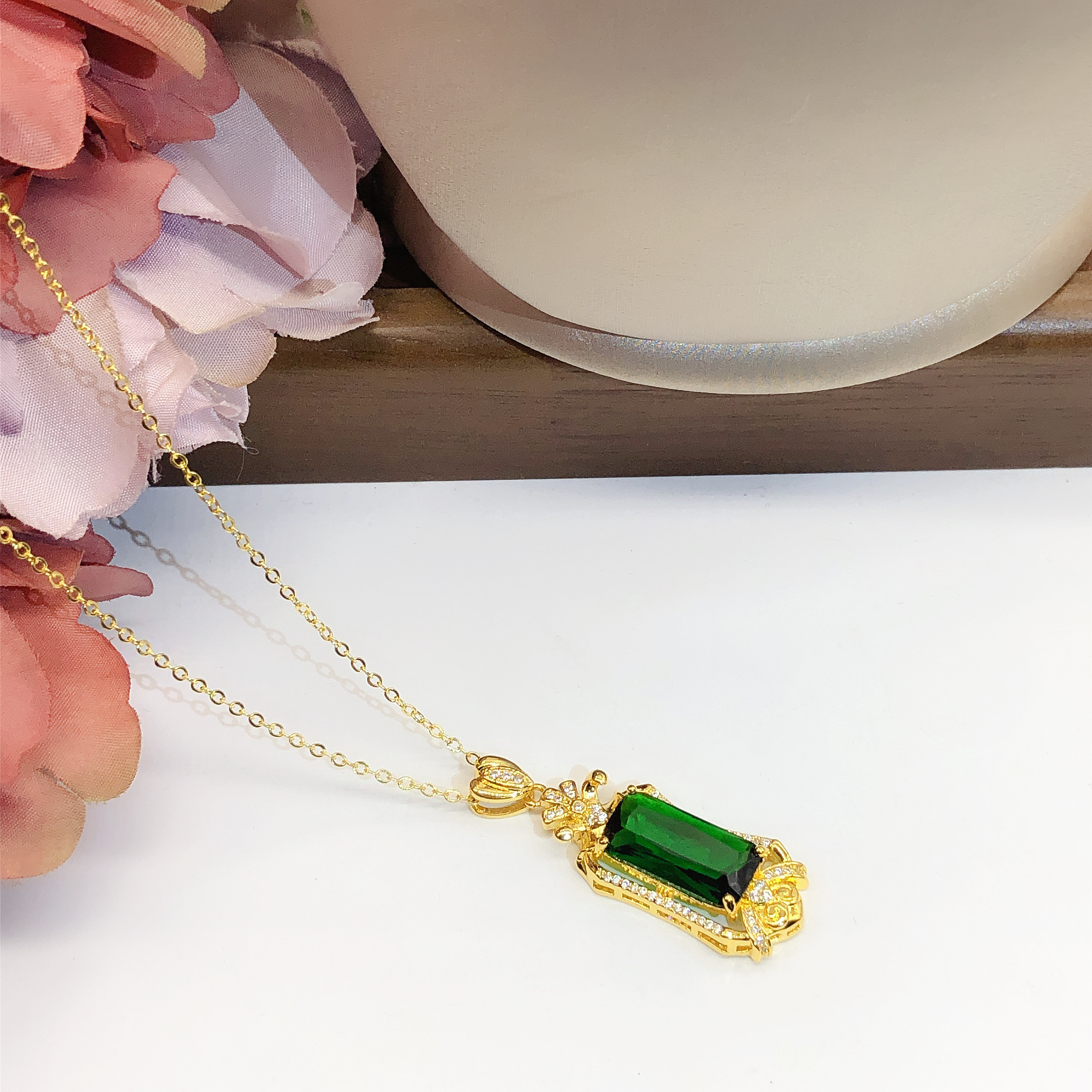  Micro-Set Green Tourmaline Pe - Vintage Fashion Jewelry Necklaces avaliação e preço